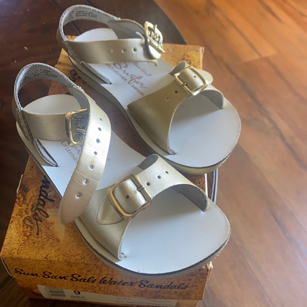 Sun-San Salt water sandals, size 9, gold